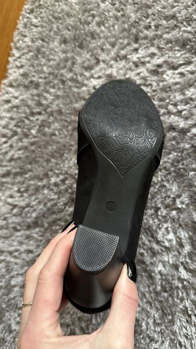 Елегантні чорні туфлі graceland