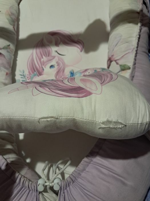 Кокон з дугою та іграшками