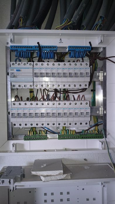 Eletricista - domótica - Obras - Avarias