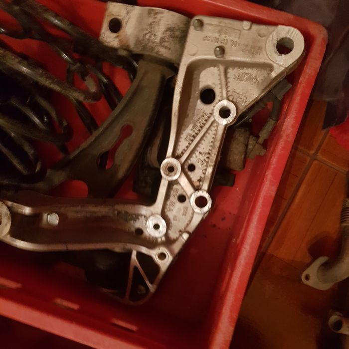 Várias peças de carro