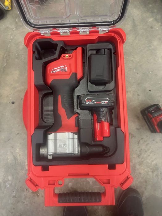 Wkład do Milwaukee packout pod nitownice m12