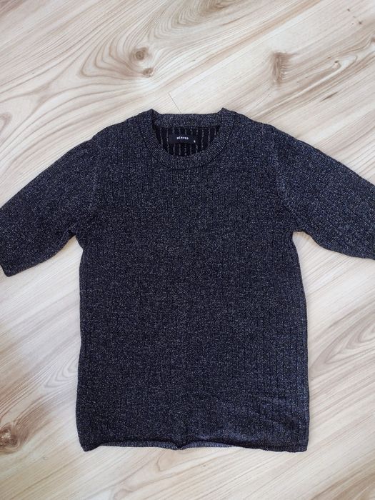 Elegancka bluzeczka zdobiona srebrna nitką