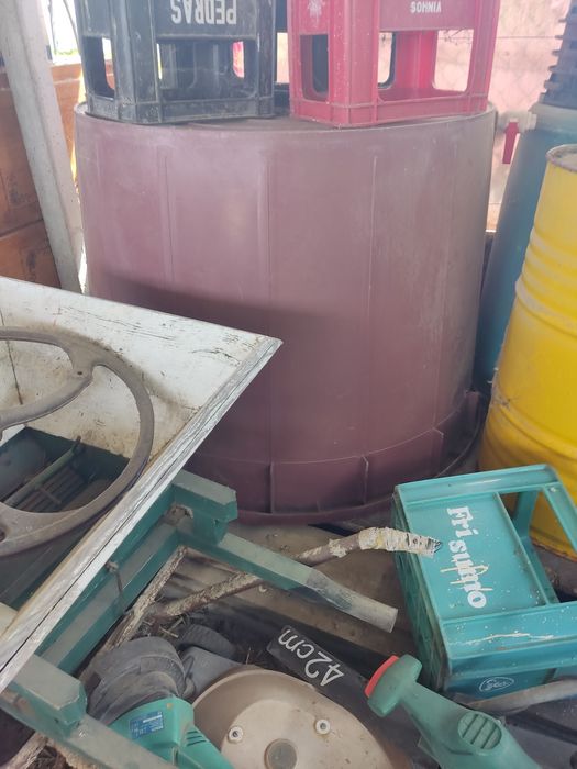 Dornas baldes e esmagador elétrico