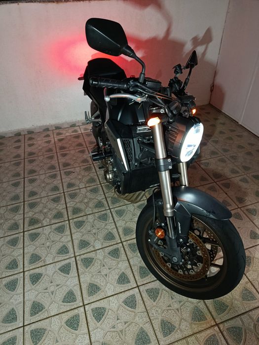 Honda cb650r black edition