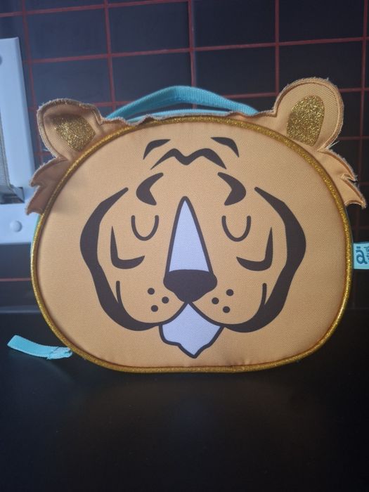 Lancheiras usadas como novas