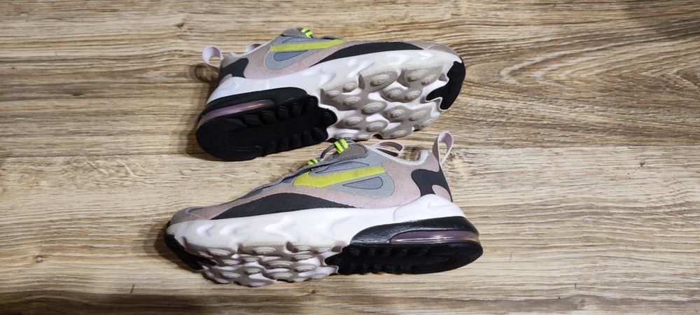 Nike Air Max 270 RT 26