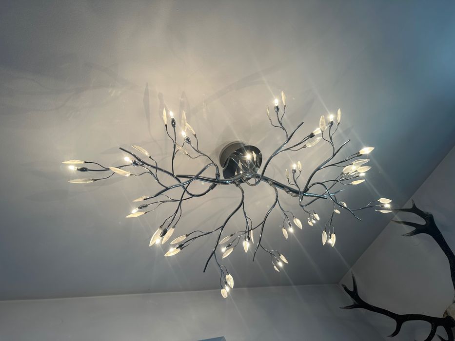 Lampa i lampkami (kinkietami)