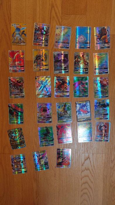 130 kart pokemon i 2 pokeballe