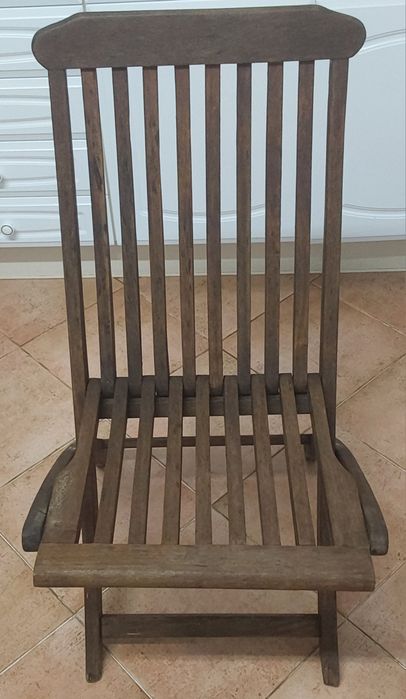CADEIRA EM MADEIRA.ALMOFADA COSTAS E ASSENTO.Casa,Quarto,Sala,Cozinha.