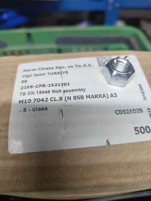 Nakrętki, podkładki, śruby