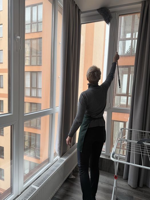 Послуги з будь якого типу прибирання, хімчистки та озонування.