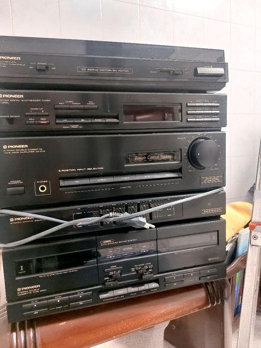 Radio, gira disco, e gravador de cassetes  com 2 grandes colunas