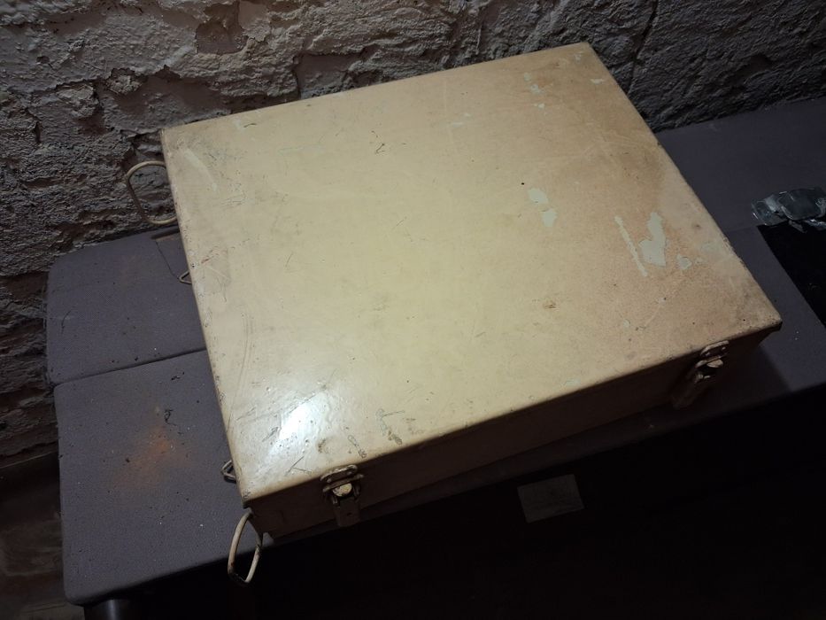 Metalowa apteczka Luftschutz-Hausapotheke