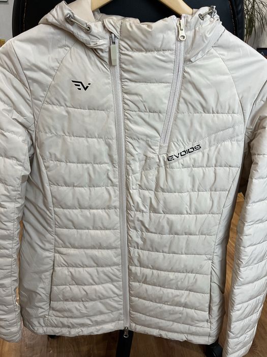 Жіноча куртка в ідеальному стані.