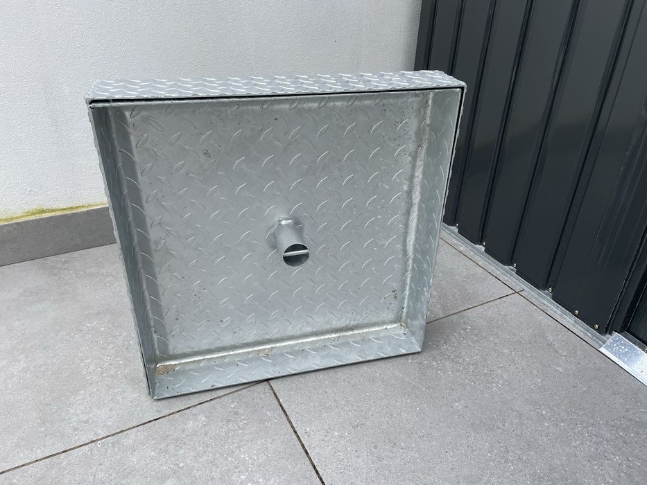 Duas Tampas de Saneamento com chapa galvanizada 50x50x10