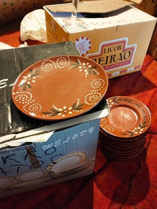 Panelas ferro/louça de barro/copos diversos/talheres/utensílios