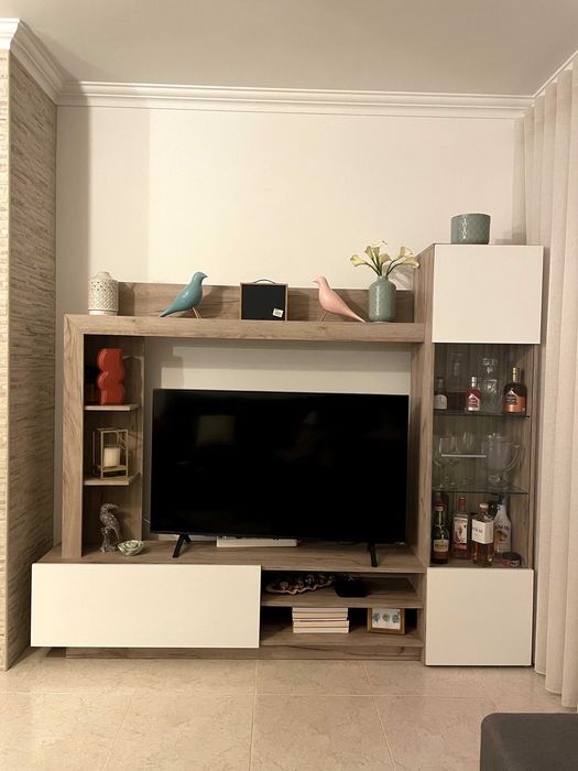 Móvel TV Moderno - Com vitrine e arrumação