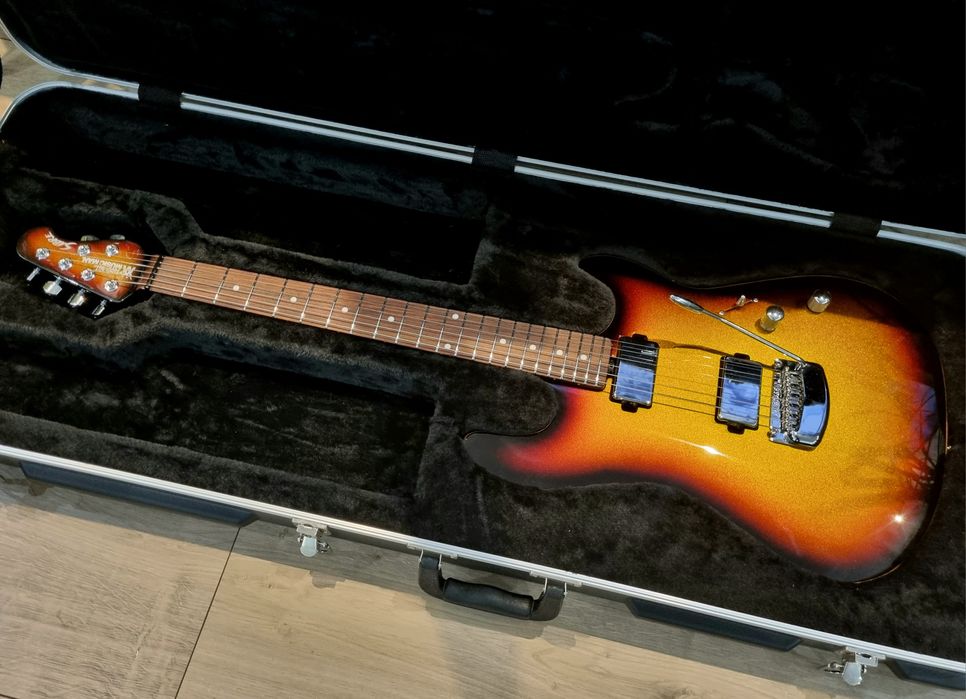 Music Man "Nowy" Sabre HH HT Showtime