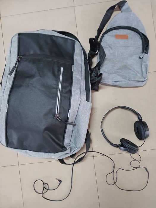 Auriculares com fio 2 mochilas
