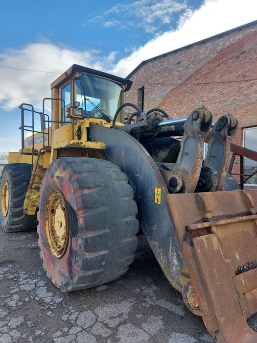 Колісний навантажувач VOLVO L330D