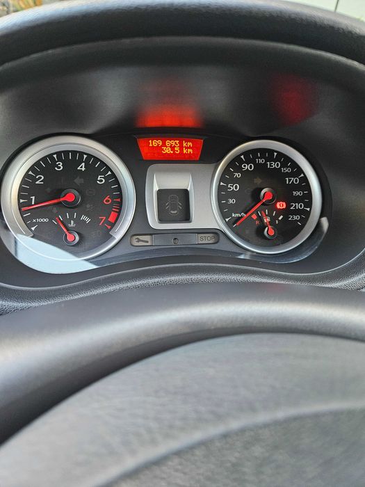 Renault Clio 1.1 Gasolina | 2012 | Pronto a Fazer Muitos Mais Quilómetros
