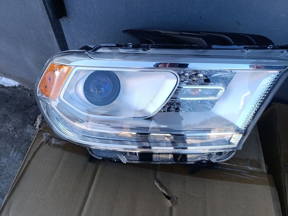 Фара  Dodge Durango 2014-20 додж дюранго Led 68184823AA,68184822AA