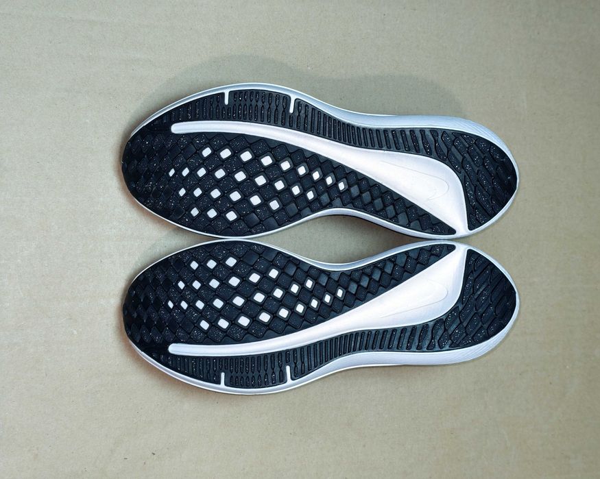 Оригінальні Бігові Кросівки Nike Air Winflo 10  Розмір 41