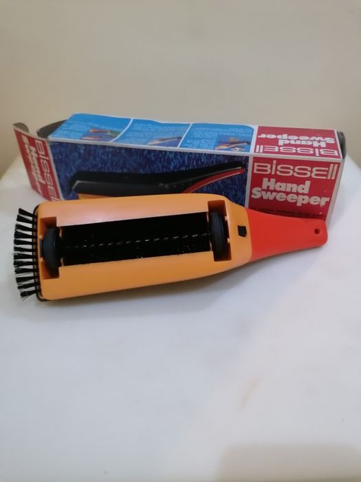 Vassoura manual Marca BISSELL HAND SWEEPER - NOVA sem USO