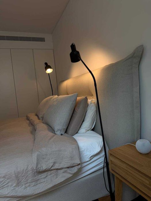 Cama Jensen Supreme Continental completa + mesas cabeceira