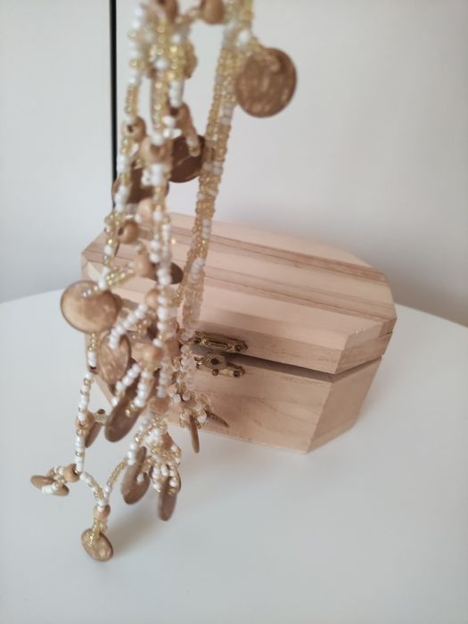 Szkatułka na biżuterię + naszyjnik