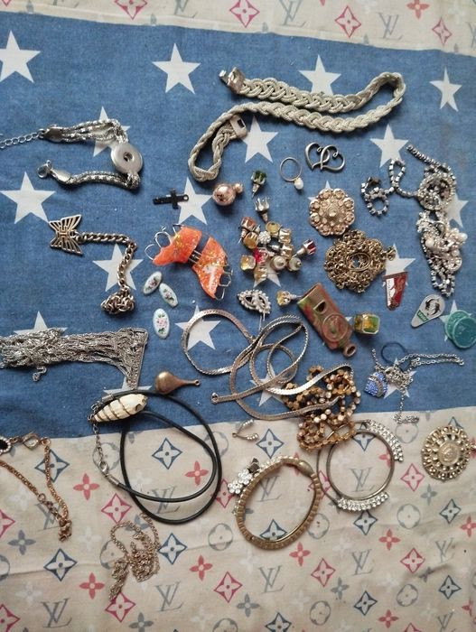 Продам разную бижутерию, цена за всё.