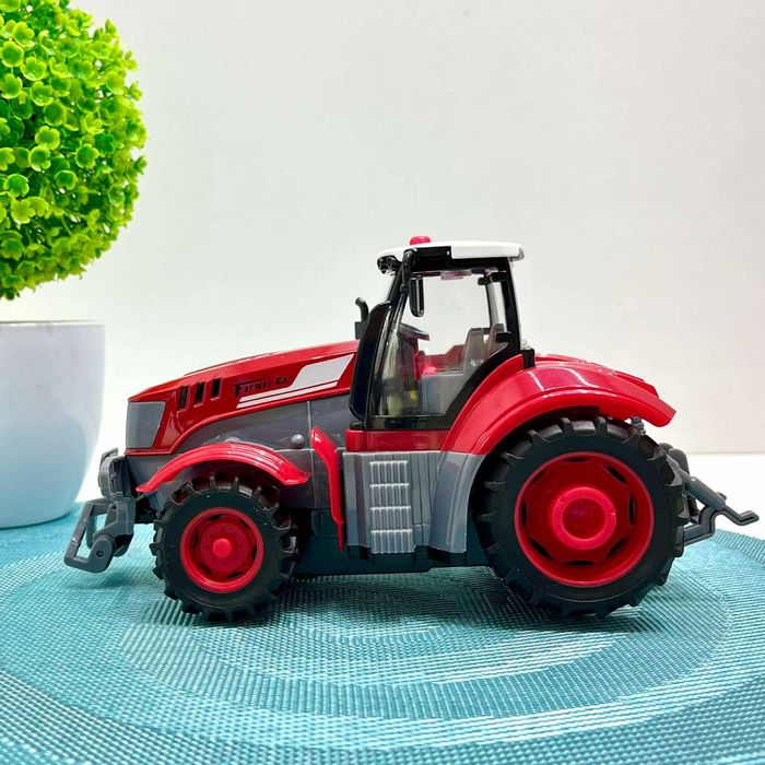 Трактор на радіокеруванні масштаб 1:24 підсвічування Червоний (HJ8011)