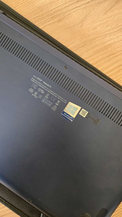 Продам ноутбук ASUS ZenBook UX333F / 13.3" робочій в гарному стані.