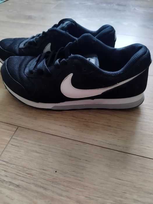 Кросівки відомого бренду