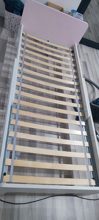 Cama extensível IKEA para menina