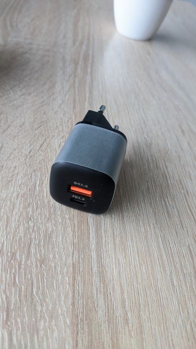 Зарядка для телефону різних якісних брендів + ліхтарик або кабель