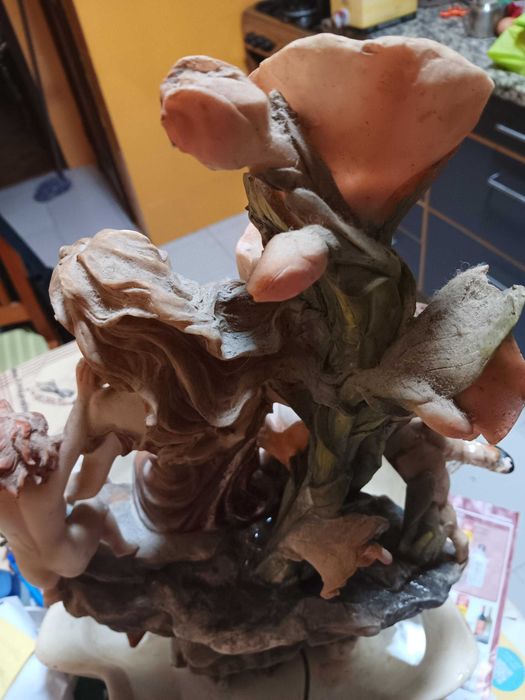 Estatueta antiga - Fonte elétrica inspirada nas esculturas de Giuseppe Armani