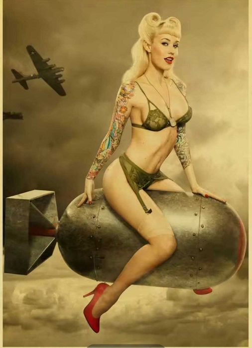 Плакат на металле Пин-ап Сексуальная Девушка на Бомбе Nose Art 20х30см