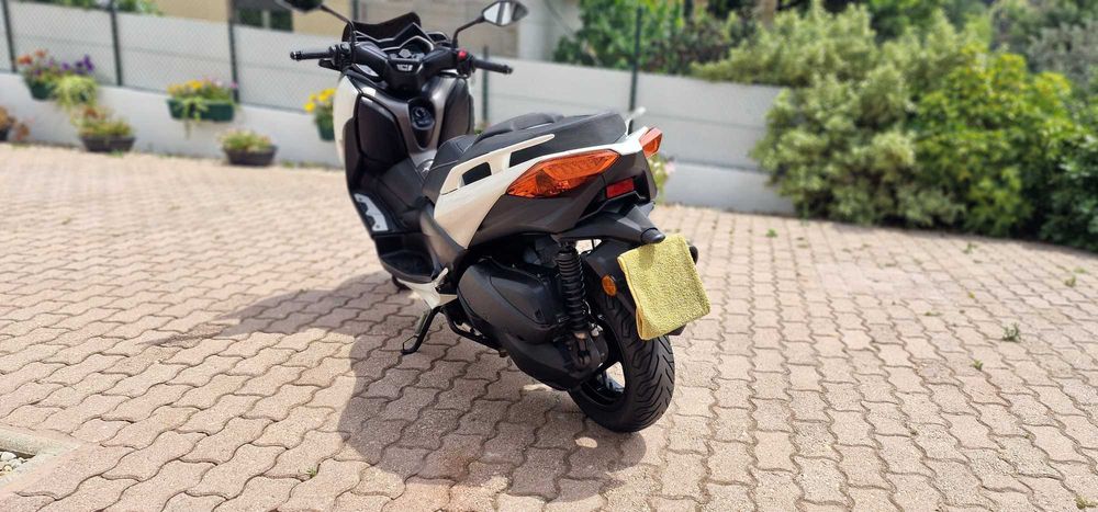 Yamaha X-Max 300 em muito bom estado, Extras, Revisões em dia