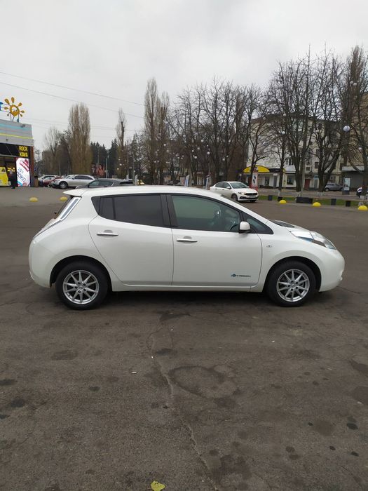 Nissan leaf 2014 рік 24 kwt