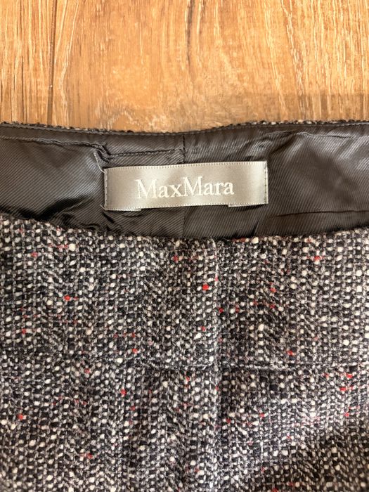 Max Mara – spodnie wełniano-jedwabne o kroju garniturowym