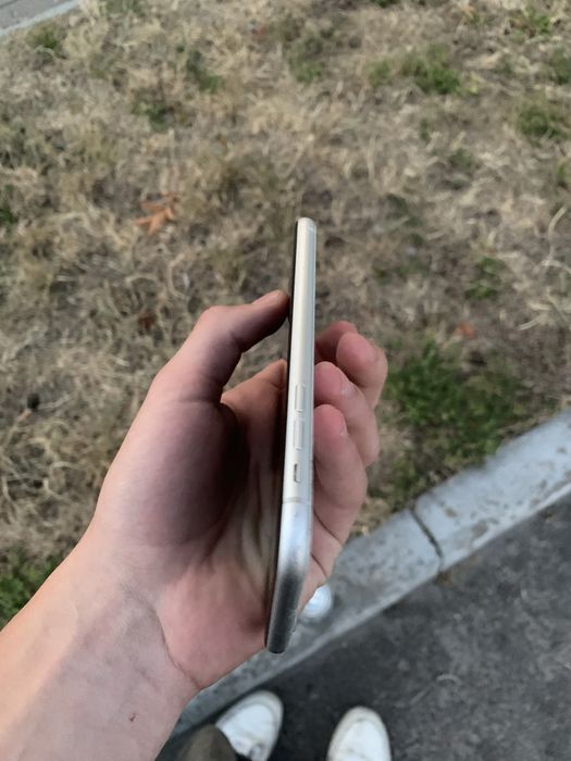продається iPhone XR