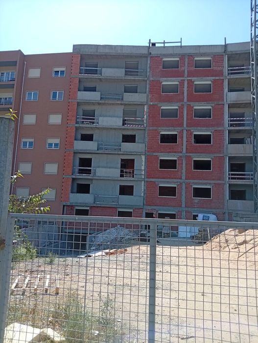 Empreendimento,em fase de Construção.T1 no 5 Piso.