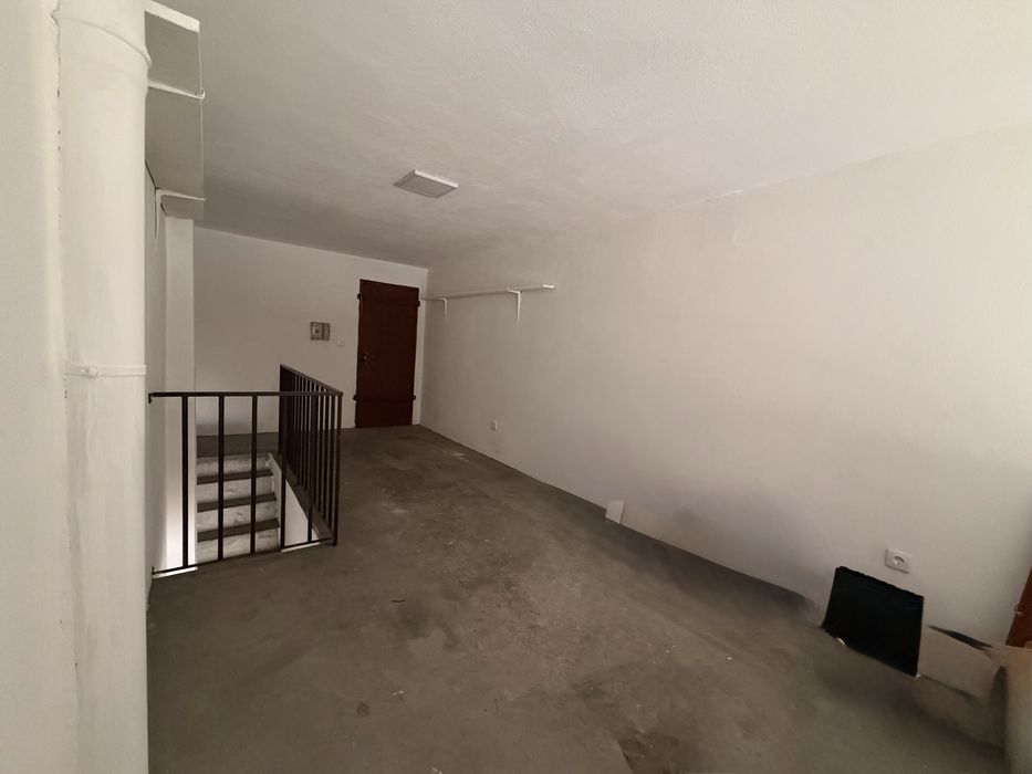 Garagem ampla 47,5 m² com mezanino | Pequeno armazém