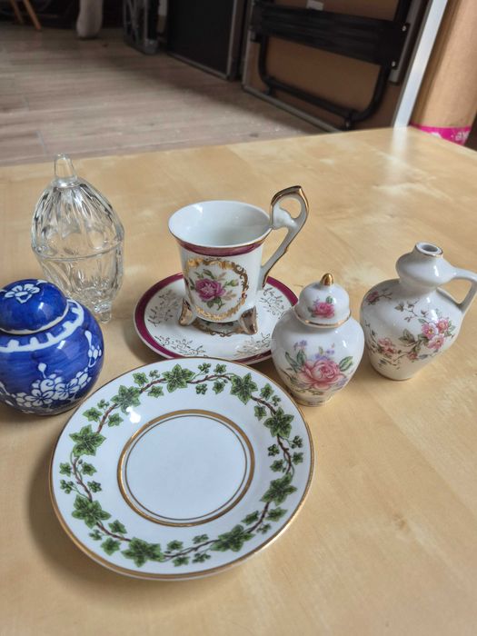 Várias peças porcelana