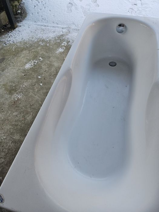 Biała używana wanna