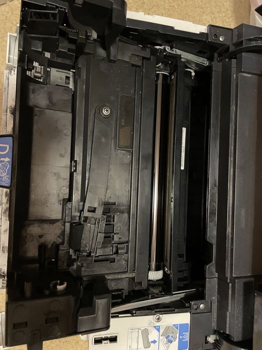 Utax p4531 drukarka laserowa uszkodzony bęben porysowany