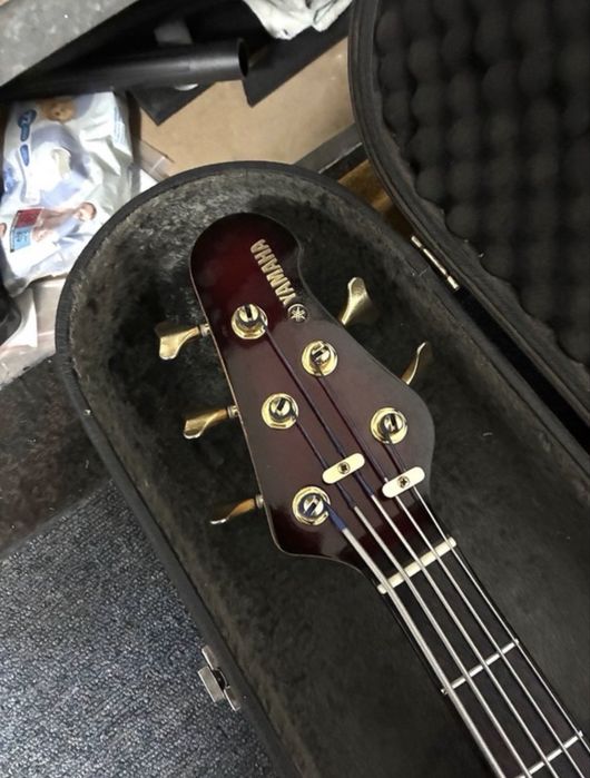Baixo Yamaha BB 605
