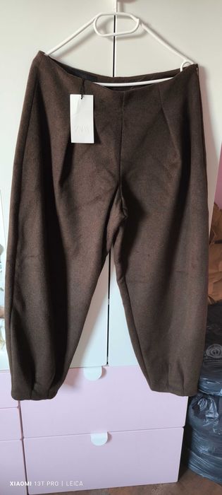 Spodnie wełniane od Zara, M