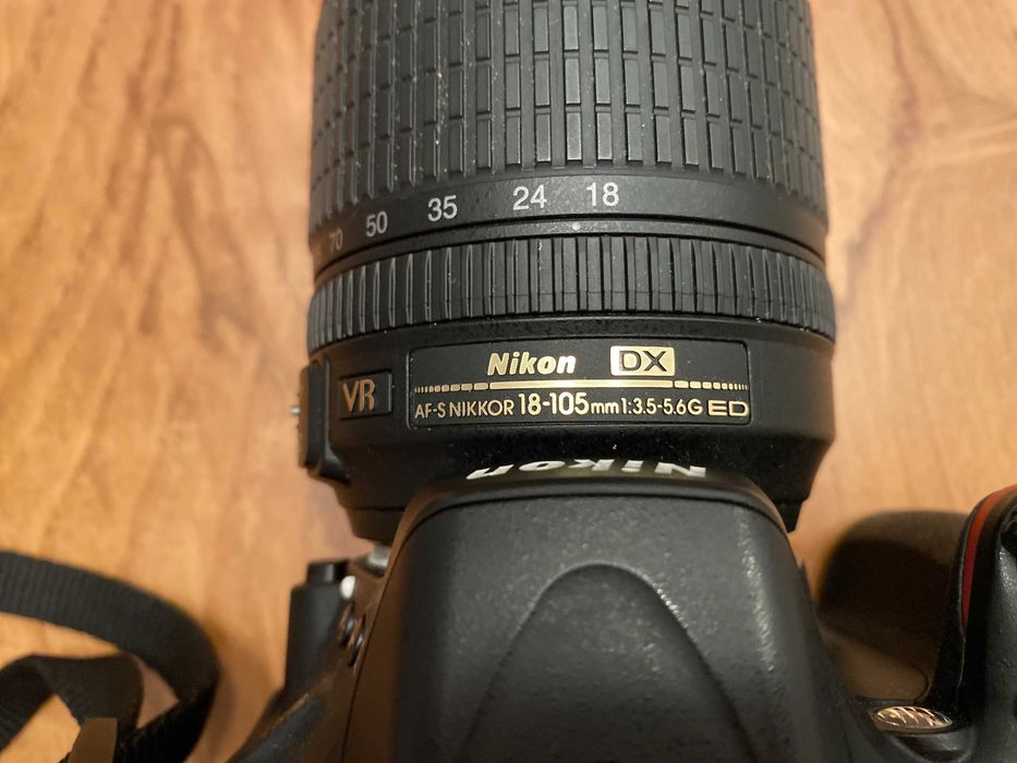 Máquina fotográfica Nikon D5100 + objectiva 18-105mm + acessórios